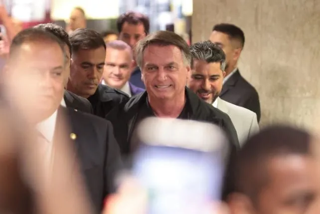 “Está derretendo, é incompetente”, diz Bolsonaro sobre Lula