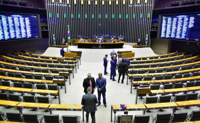 Deputados analisam projeto que cria a Lei Geral da Polícia Civil; acompanhe