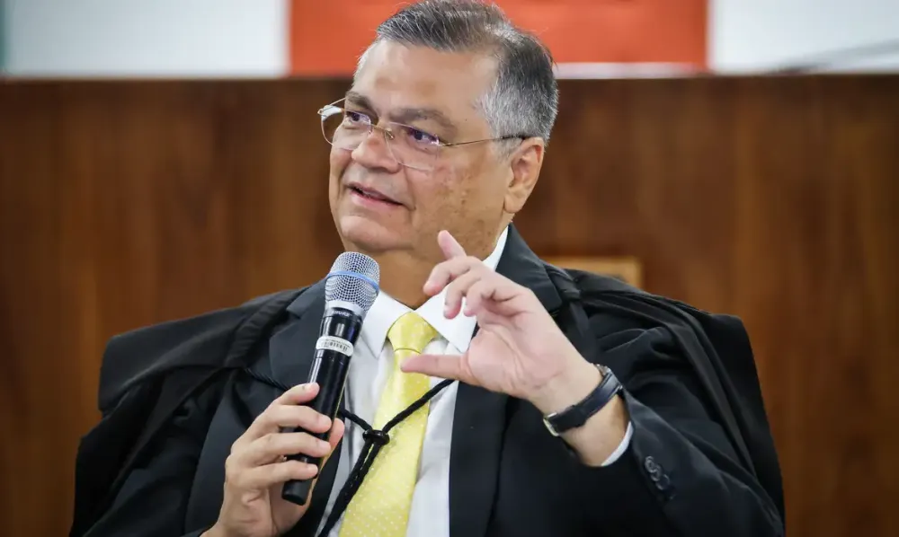 Dino defende Moraes após Câmara e governo dos EUA criticarem censura