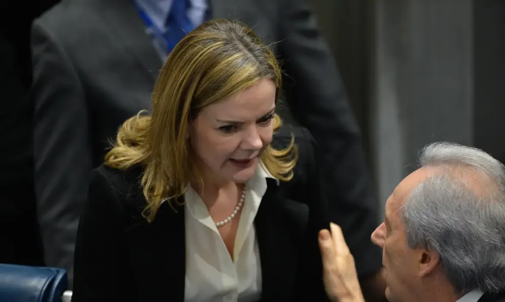 Lula nomeia Gleisi Hoffmann para comandar articulação política