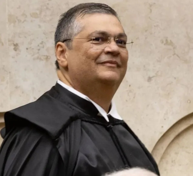 Dino rebate críticas ao STF e diz que nos EUA não há esse “piti”