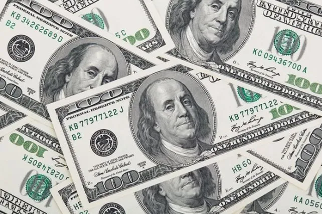 Sexta-feira de festa no mercado: dólar desaba e Bolsa dispara