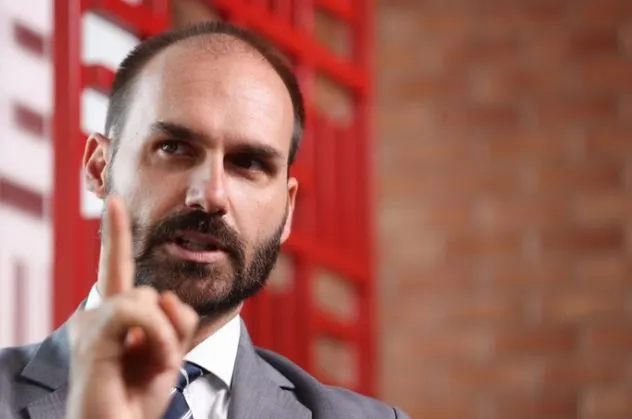 Eduardo Bolsonaro só pode se licenciar por 4 meses sem perder mandato