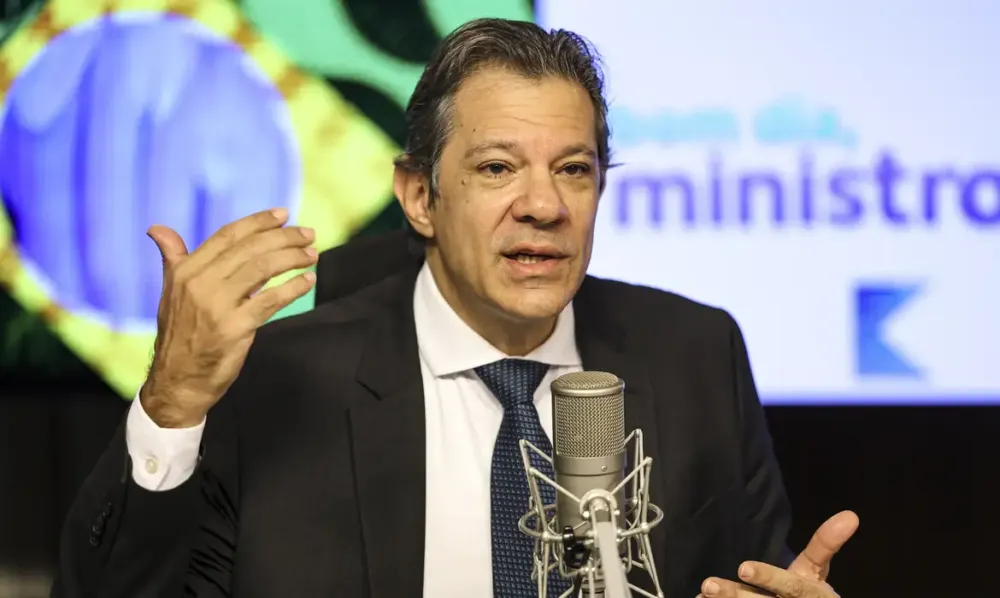 Consignado para CLT busca proteger trabalhador de juros, diz Haddad