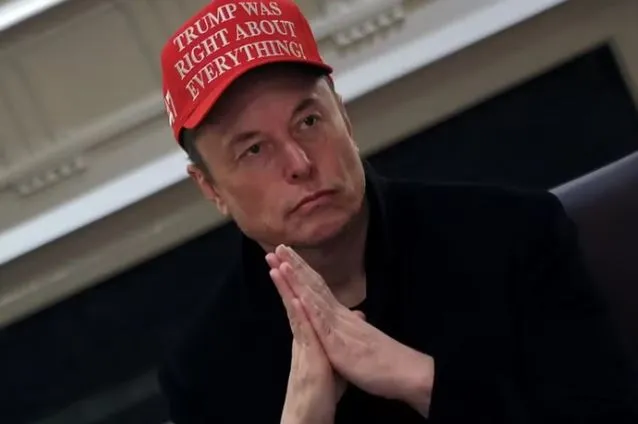 Elon Musk usa boné com mensagem pró-Trump em reunião na Casa Branca