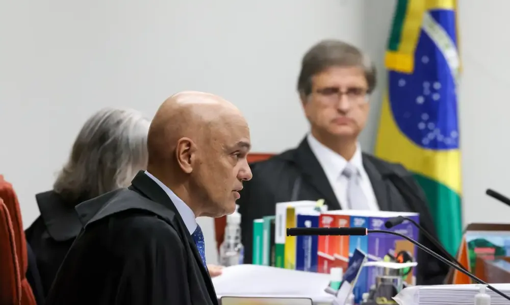 Moraes lê relatório e PGR reforça que Bolsonaro buscou manter poder