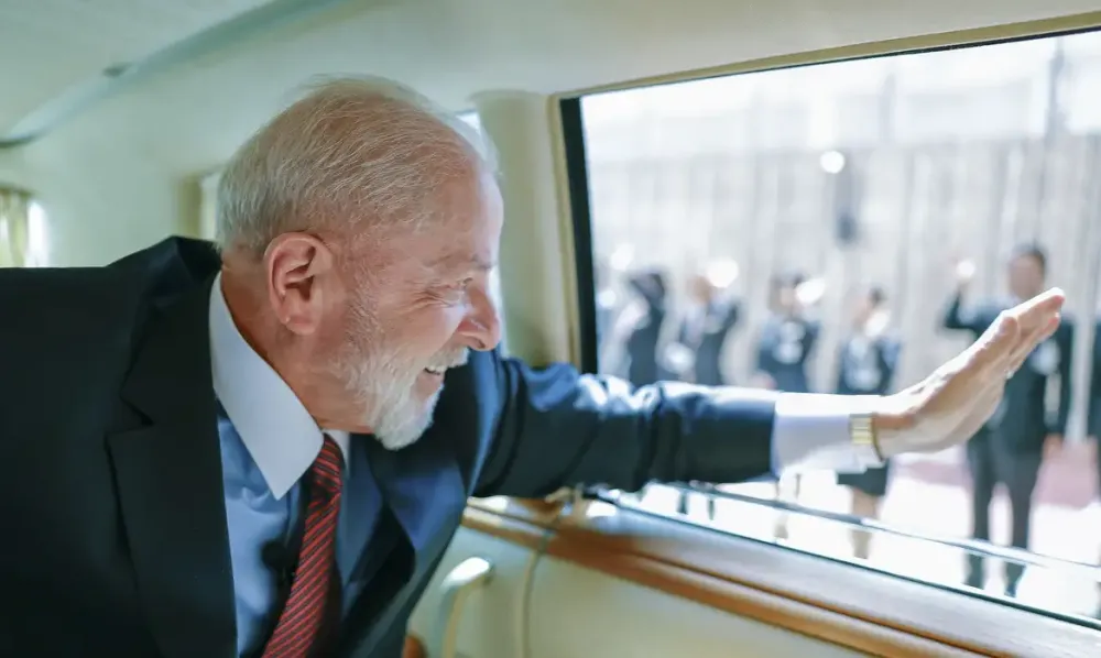 Lula visita Vietnã para elevar nível da relação com o país