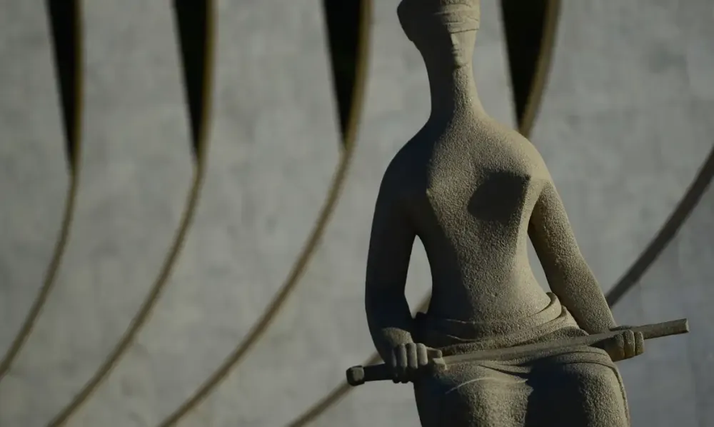 Moraes pede que defesa esclareça se Léo Índio fugiu para a Argentina