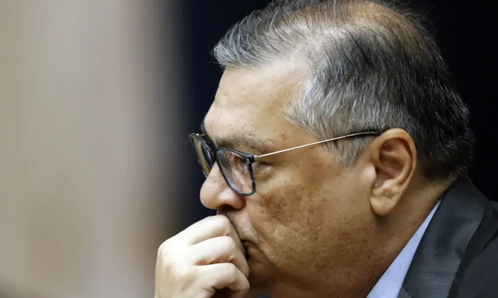 Dino suspende emendas para universidades e fundações de oito estados