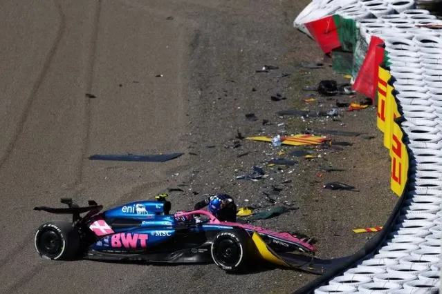 Piloto da Fórmula 1 bate carro a quase 300 km/h no Japão. Assista