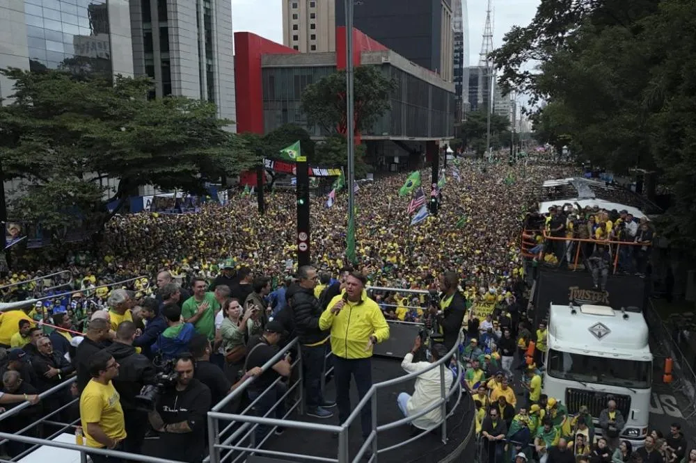 Ato de Bolsonaro pró-anistia reúne 44,8 mil na Paulista, aponta Monitor da USP