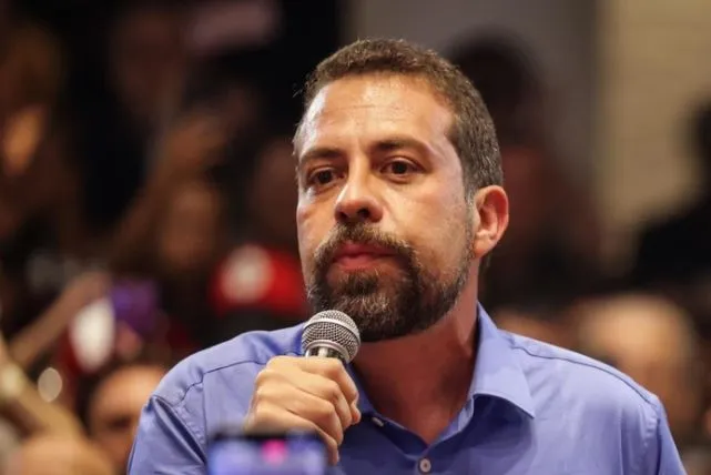 Boulos não fala sobre ministério e diz que prioridade é reeleger Lula