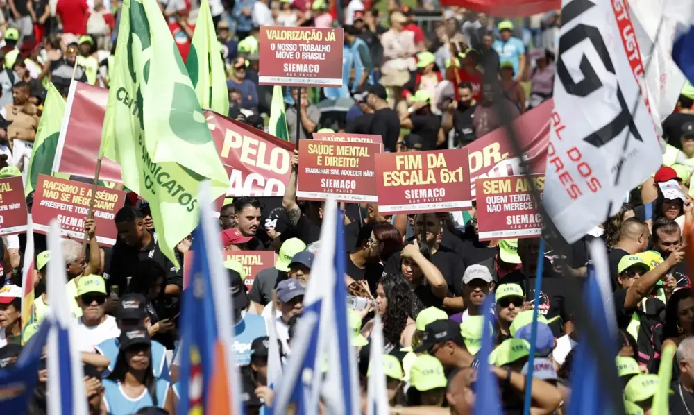 Ato em SP une centrais sindicais e governo pelo fim da escala 6x1