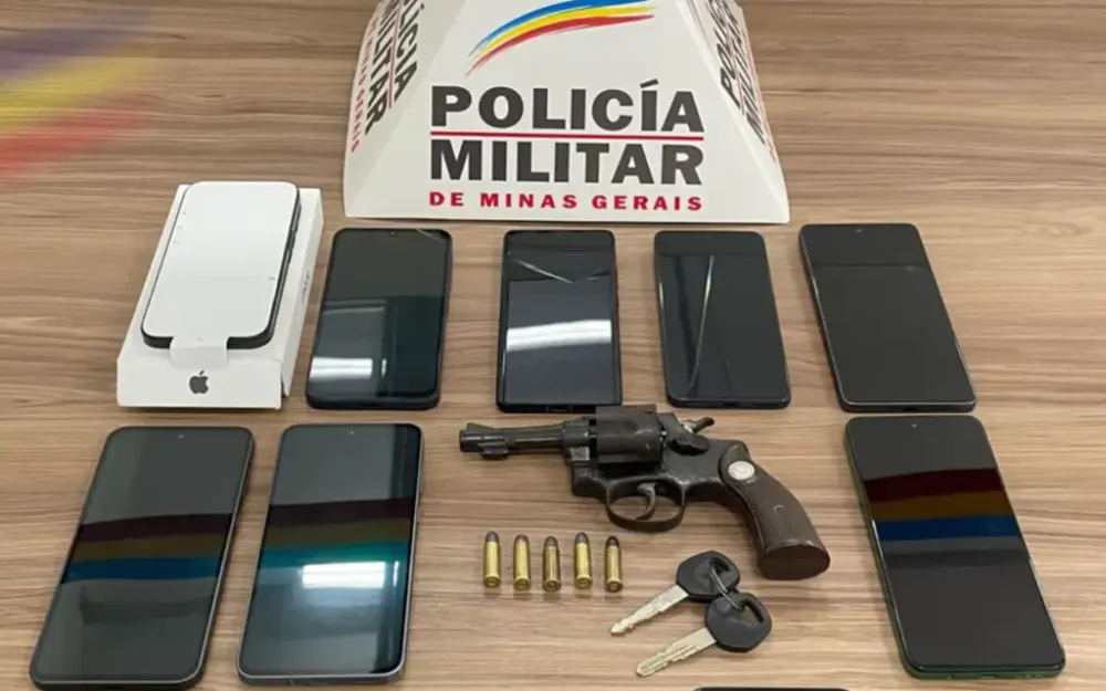 Indivíduos são detidos em flagrante após roubo a loja de celulares em Extrema