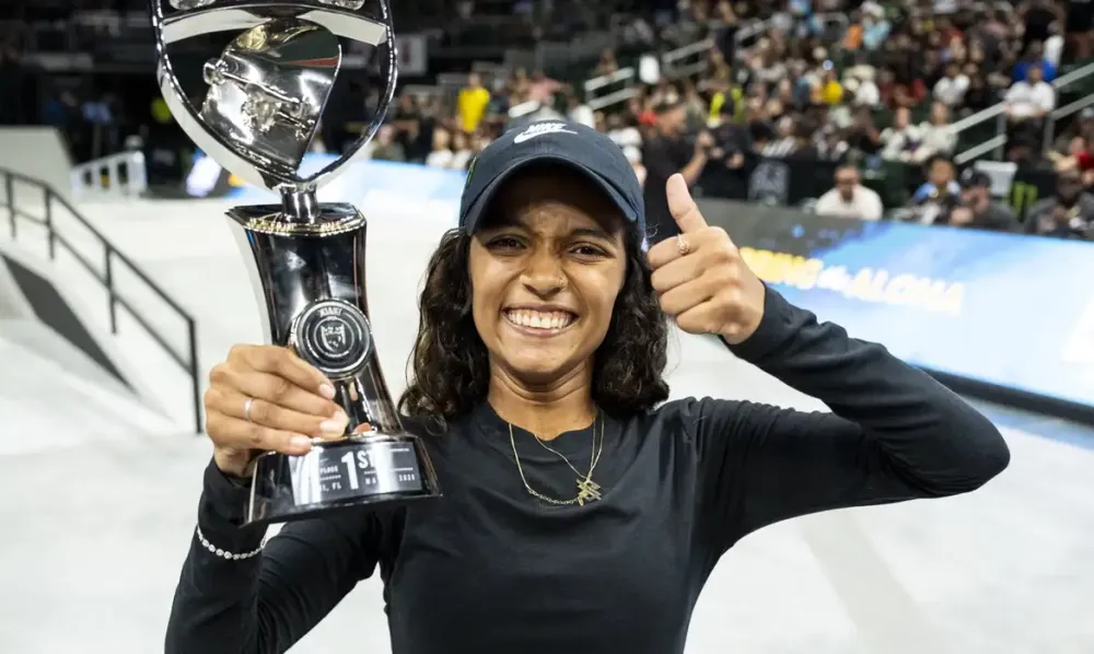 Rayssa Leal estreia na temporada da SLS com vitória na etapa de Miami