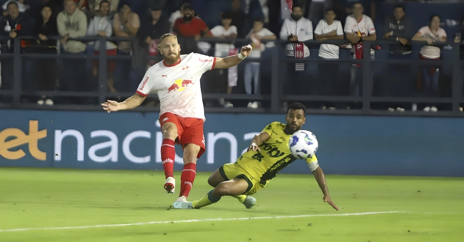 Red Bull Bragantino estreia no novo estádio com vitória