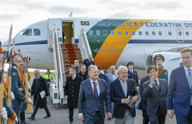 Vídeo: Lula desembarca na Rússia para celebrações do Dia da Vitória