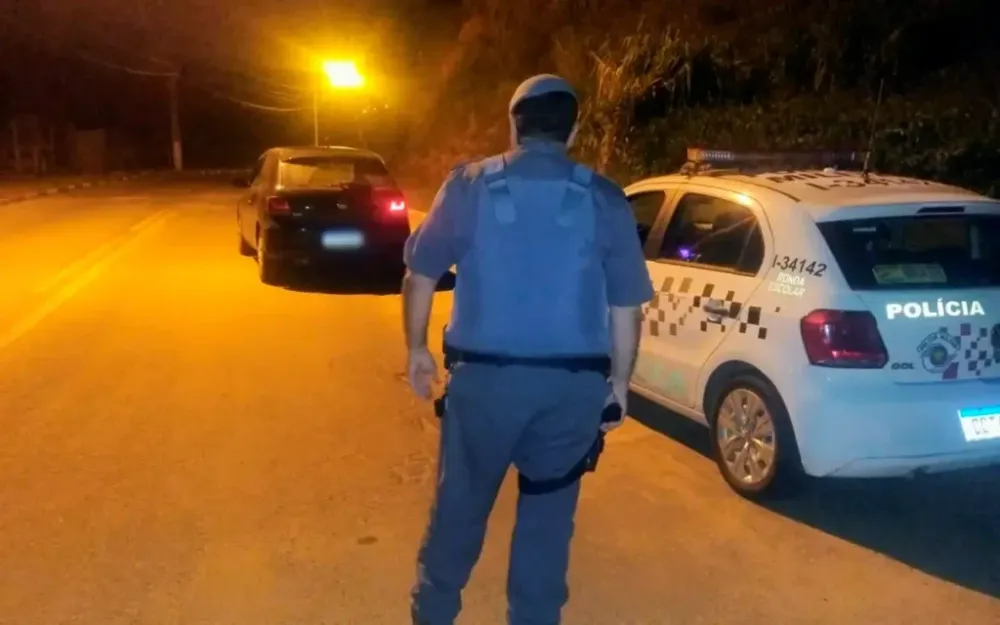 Polícia Militar prende indivíduo por tráfico de drogas após denúncia anônima