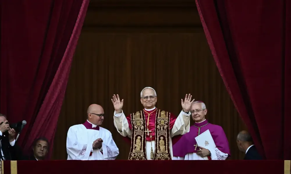 Lula cumprimenta novo papa e pede continuidade do legado de Francisco