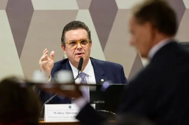 Senadores do PT e ministro se dizem favoráveis a CPI do INSS
