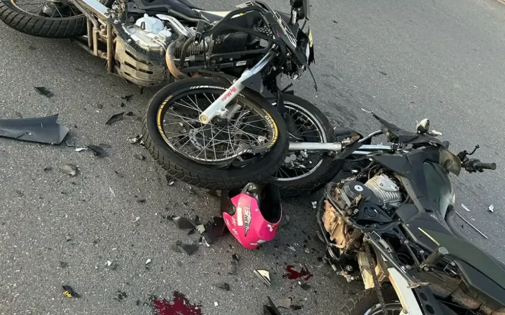 Colisão entre duas motos deixa motociclistas gravemente feridos em Extrema