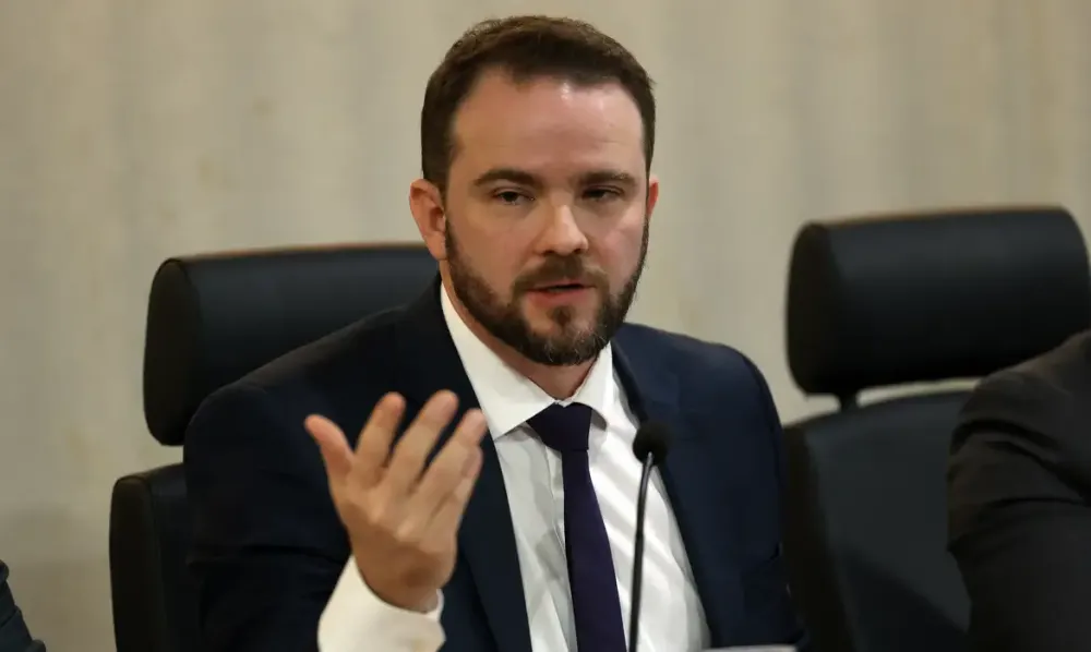 Fazenda diz que estudará alternativas para aumento do IOF