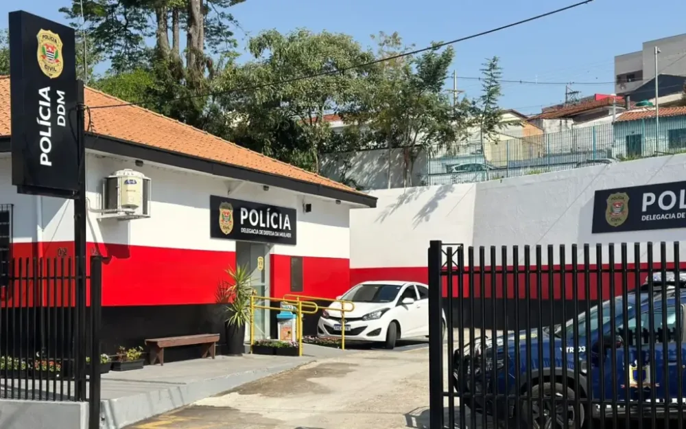 Mãe é agredida com socos e chutes pelo namorado e pela filha