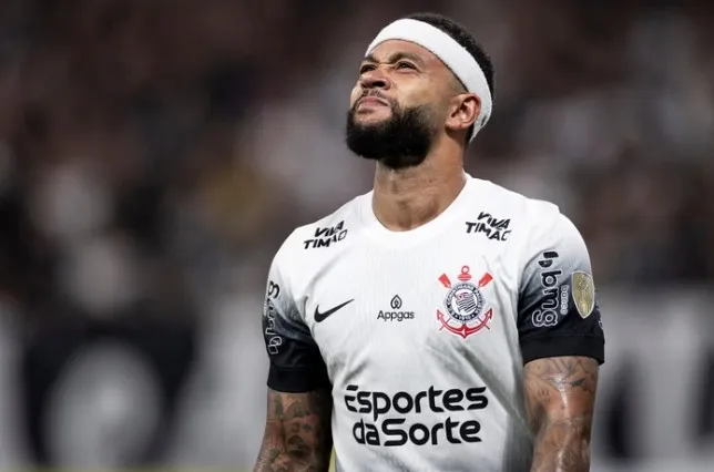 Depay analisa temporada do Corinthians: “A equipe precisa melhorar”