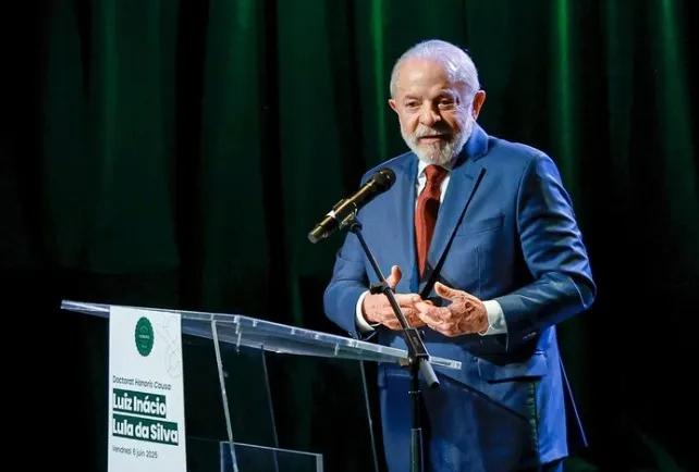 Dois dias após pesquisa ruim, Lula diz estar “feliz da vida”