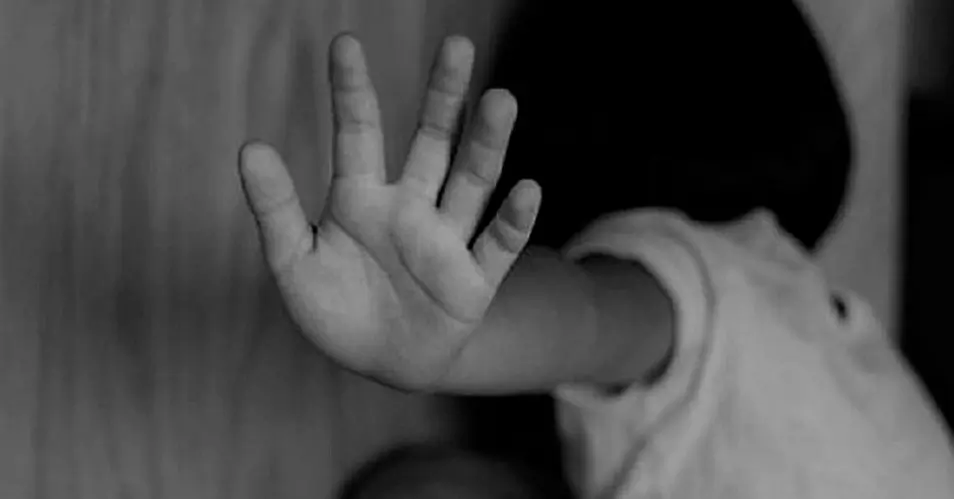 Criança de 6 anos chama a polícia ao ver agressão contra a mãe