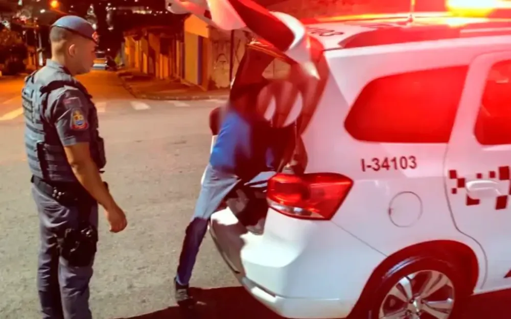 Condutor embriagado é preso após colidir com veículo estacionado em Bragança Paulista