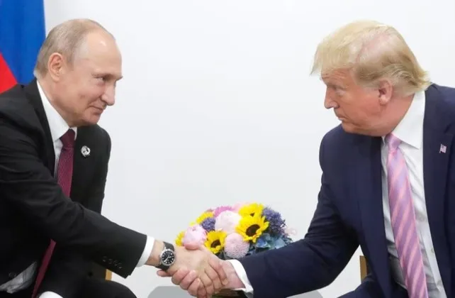 Trump e Putin falam por telefone após EUA suspender armas para Ucrânia