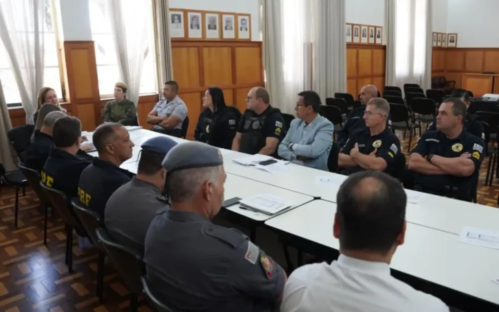 Comandante do 34º Batalhão de Polícia Militar do Interior visita Atibaia e participa de reunião do GGI