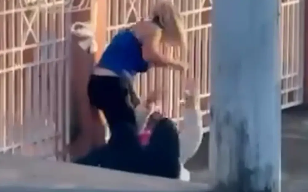 Mulher é agredida por outra mulher com socos e chutes em Bragança Paulista