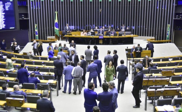 Câmara conclui votação de projeto que regulamenta apostas esportivas; acompanhe