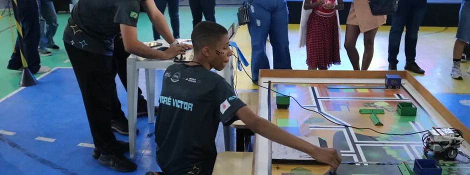 Estudantes da rede estadual de Ibirité garantem vaga em nova etapa de torneio de robótica