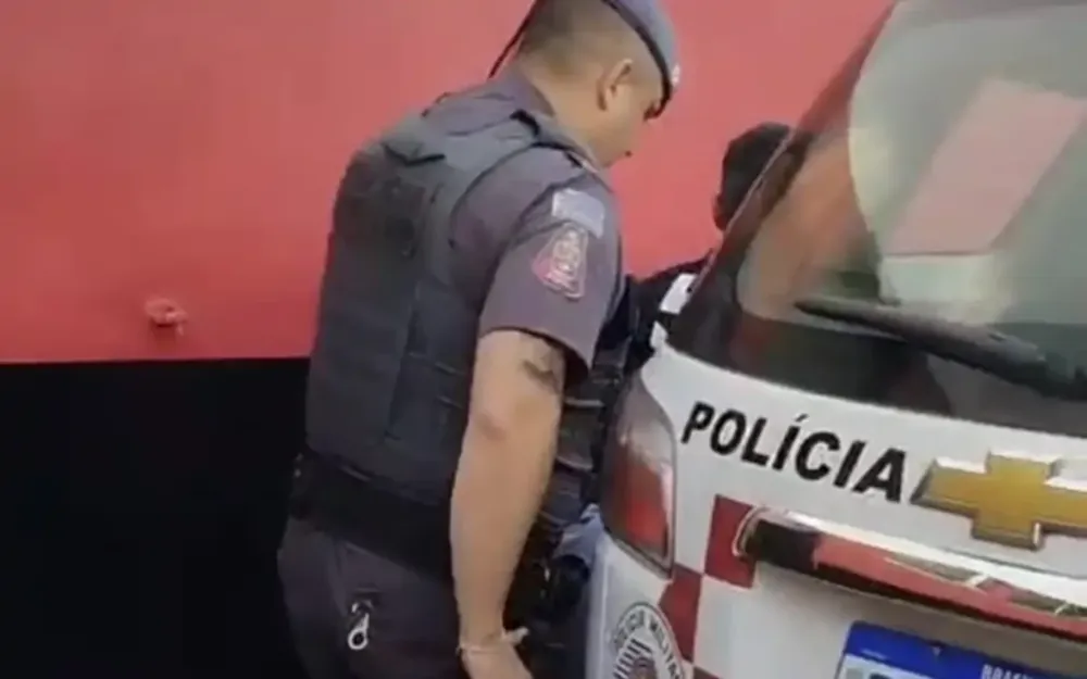 Homem com mandado de prisão é detido pela Polícia Militar em Bragança Paulista