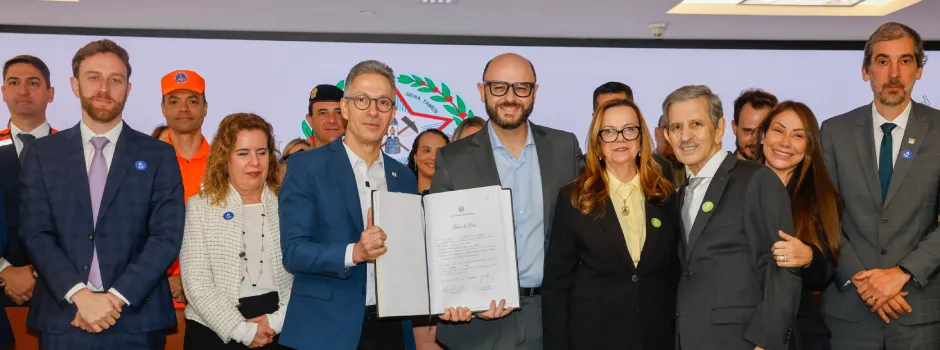 Governador empossa novo secretário de Educação de Minas Gerais