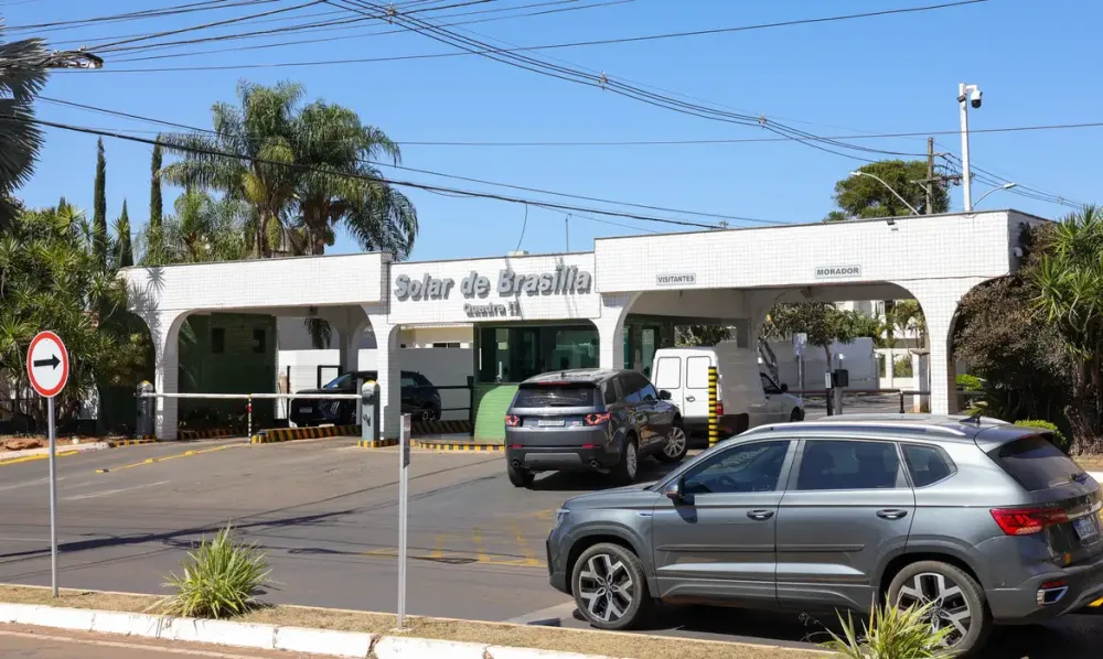 Moraes diz que visitas a Bolsonaro devem ter anuência da defesa