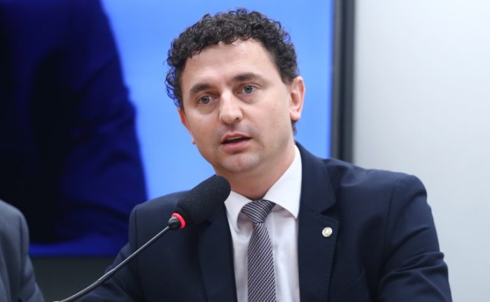 Comissão aprova projeto que acaba com exigência de guia para transporte de peixes ornamentais