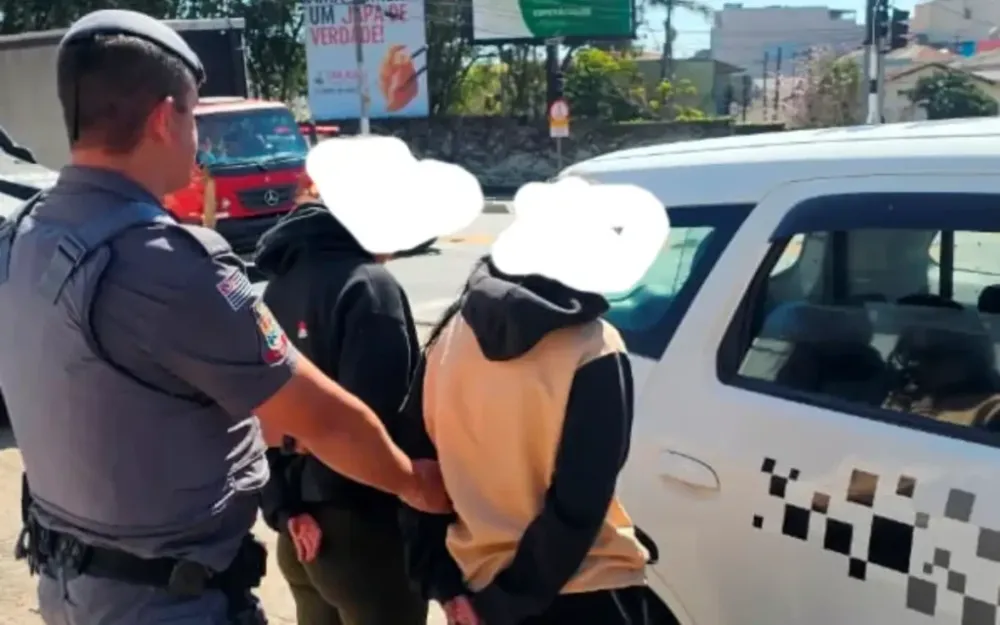Polícia Militar prende duas mulheres por tráfico de drogas em Vargem