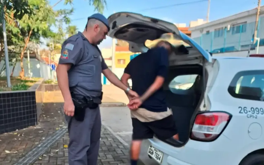 Homem é preso por agredir companheira e furtar a própria irmã