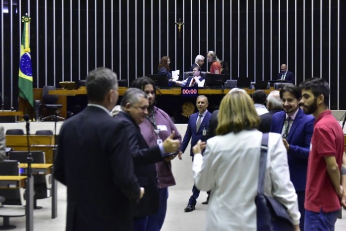 Câmara conclui votação do projeto de lei da minirreforma eleitoral; acompanhe