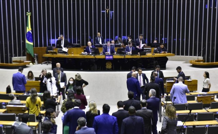 Plenário retoma análise de projeto de compensação aos estados por perdas do ICMS; acompanhe