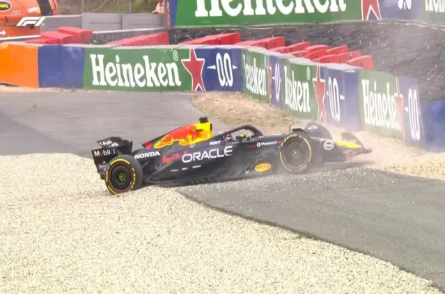 Verstappen erra treino de largada e fica na brita após TL1 na Holanda