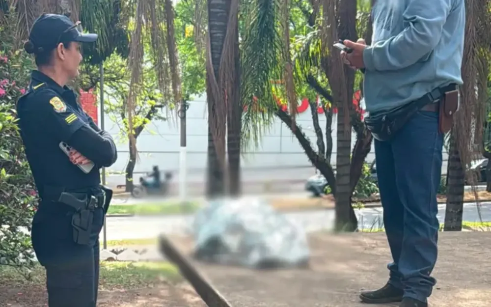 Funcionários encontram homem morto ao chegarem para o trabalho na Câmara
