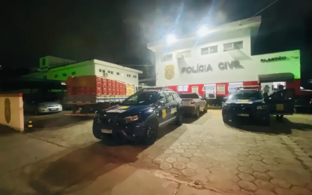Motorista sem habilitação é flagrado com caminhão de placas adulteradas em Bragança