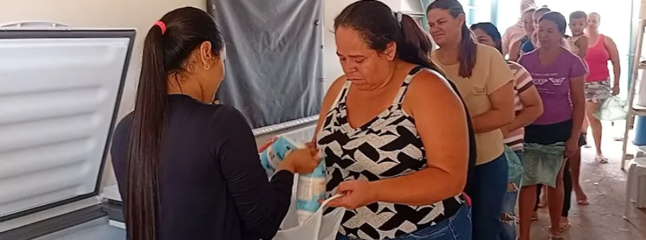 Governo de Minas garante distribuição de 400 mil litros de leite para crianças na primeira infância