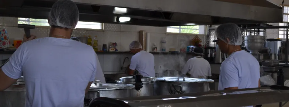Cozinha Escola no Presídio de Alfenas forma mão de obra para o mercado gastronômico