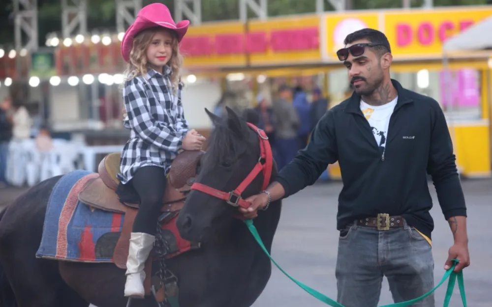 Fazendinha é instalada no Parque de Eventos para visitação gratuita durante a Festa do Peão de Boiadeiro de Extrema